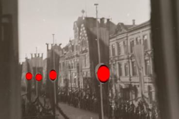 Preview: drei alte Negative - geschmückte Stadt - Feierlichkeiten